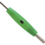 Outil à noyau de vanne avec aimant